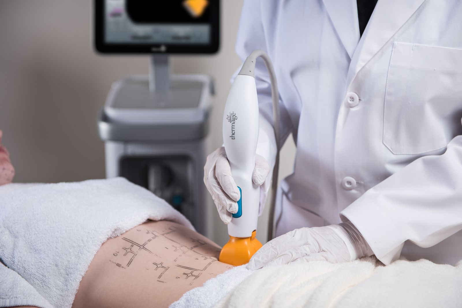 Thermage FLX®俗稱鳳凰電波,改善身體鬆垮、有皺褶細紋的部位、出現橘皮、凹凸不平的地方,震動模式讓舒適度更加提升。